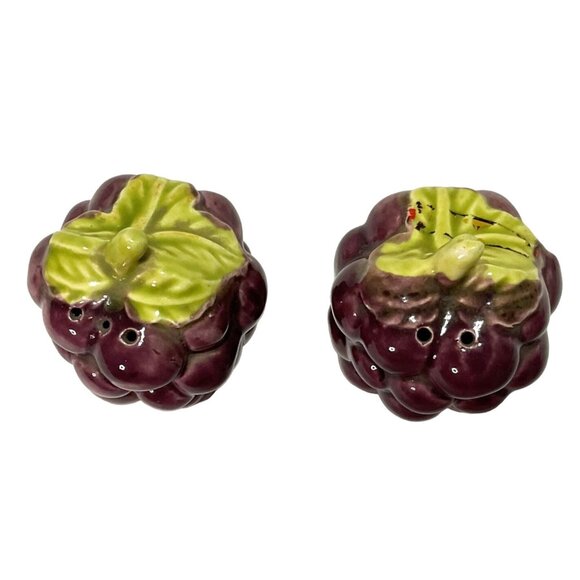 VTG PURPLE GRAPES SALT AND PEPPER SHAKERS CERAMIC SIGNED 39 PH NO FLAWS OR STOPP - Picture 4 of 5